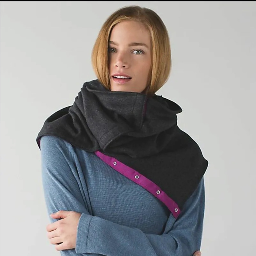 Lululemon Vinyasa Scarf Velour
Heathered Black / Deep Coal